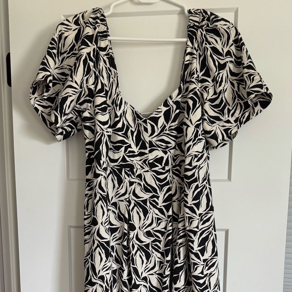 a new day-Black and White Leaf Pattern Short Sleeve Dress